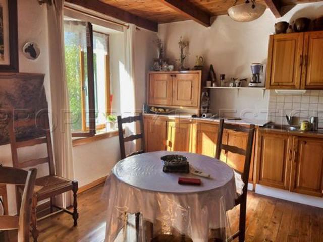 HAUTE ARDECHE ANCIENNE FERME 8 HA