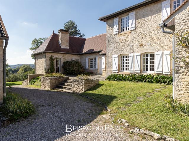 Haute Marne, dans le remarquable village de Montsaugeon situ. 235m² Montsaugeon