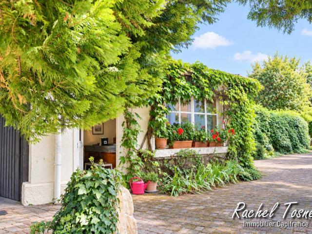 Haute Saône– Demeure De Caractère Du XIXe Siècle Avec Piscin. 400m² Héricourt