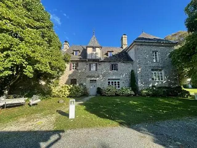 Hautefage 19400 Achat / Vente maison 50 pièces t50 au dernier étage piscine