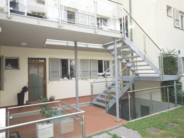 Hauterive  Appartement en attique avec vue sur le lac et les Alpes