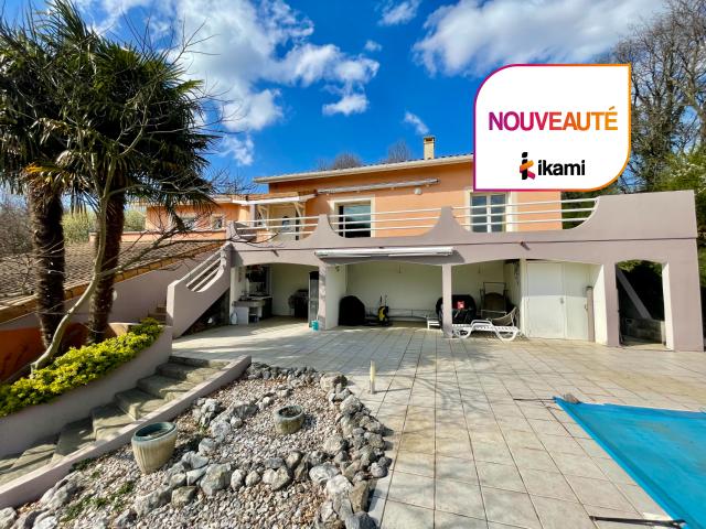 HAUTERIVES SUR LES HAUTEURS VILLA AVEC PISCINE ET DEPENDANCES