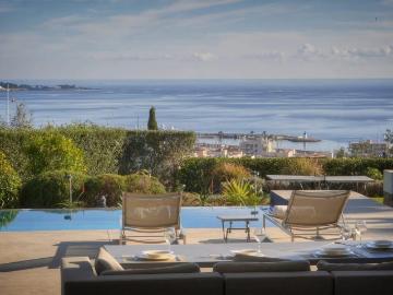 Hauteurs de Cannes – Villa contemporaine vue mer exceptionnelle – 4 chambres