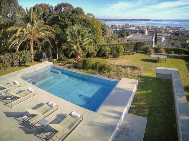 Hauteurs de Cannes – Villa contemporaine vue mer exceptionnelle – 4 chambres