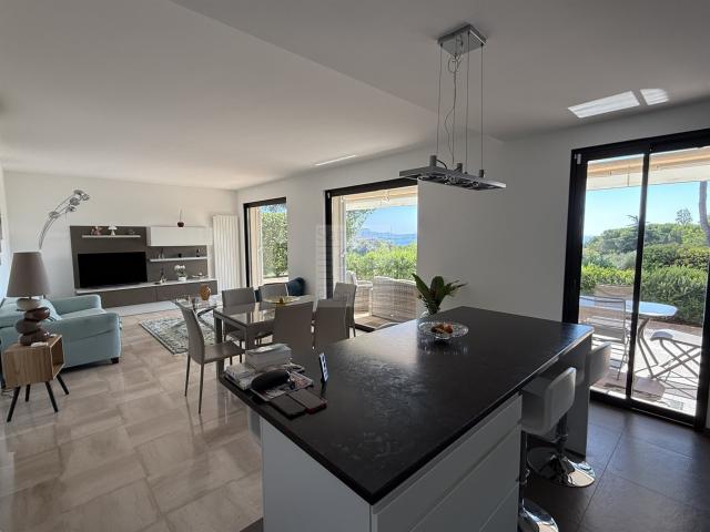 Hauts de Vaugrenier 4p RDJ vue mer 101m² Villeneuve Loubet