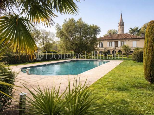 Hauts De Cenon La Chartreuse Et Sa Piscine 385m² Bordeaux