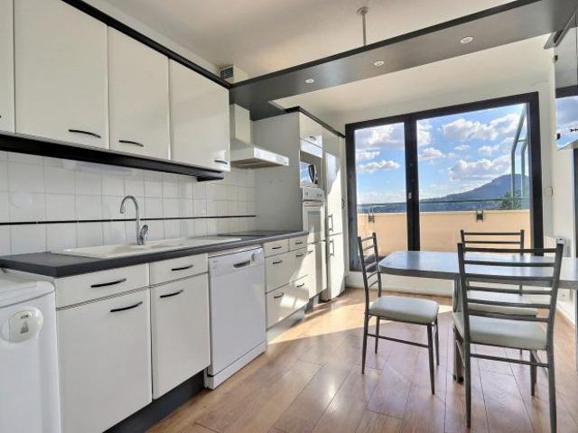 HAUTS DE CHAMALIERES T4 DANS RESIDENCE AVEC PISCINE