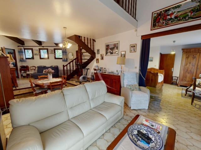 Hauts de Narbonne, maison 4 chambres, garage et jardin. 134m² Narbonne