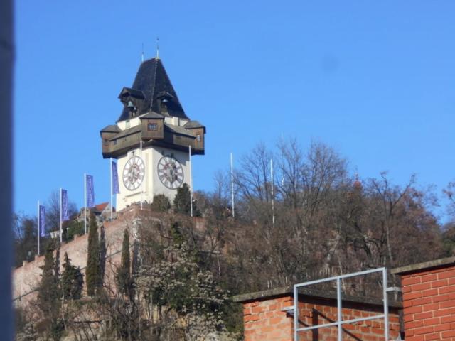 Hauptplatz Färberplatz charmanter Altbau 2ZI mit Blick über die Dächer, Schloßberg