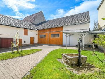 Haus, Mehrfamilienhaus, Bauernhaus, ländliches Anwesen