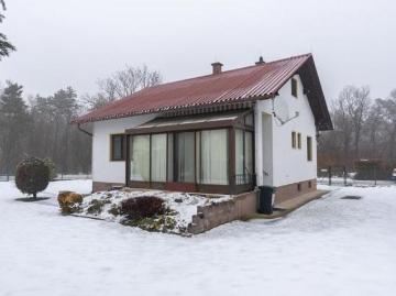 Haus zum Verkauf in 2821 - Parkplatz