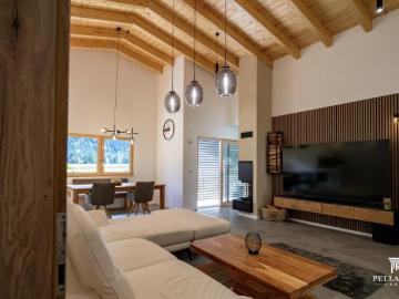 House for sale in 6105