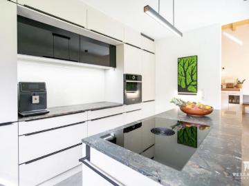 House for sale in 6105