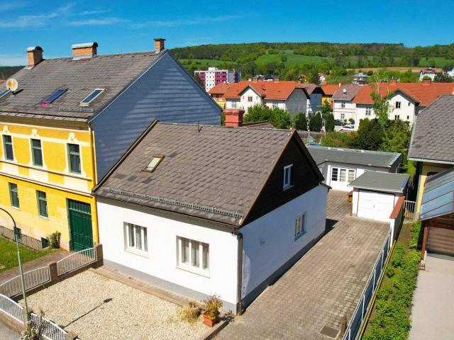 Haus mit 712 m² Grund, Garage & Werkstatt in Berndorf