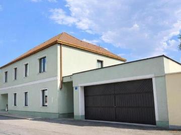 Haus zum Verkauf in 3452 - Parkplatz