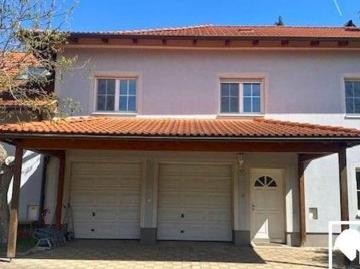 Haus zum Verkauf in 2700 - Garten, Parkplatz