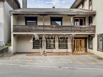 HAUS MIT 2 LOFTS ZUR RENOVATION