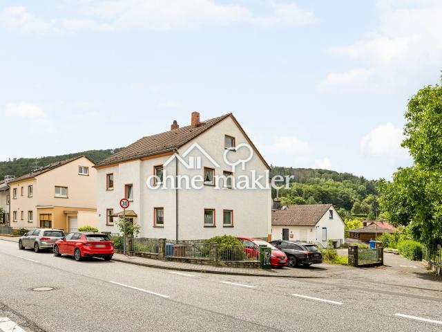 Haus mit 2 Vierzimmerwohnungen! Dazu Balkon und riesige Terrasse!