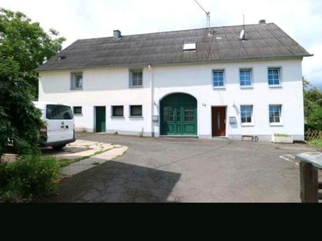 Haus mit 2 Wohneinheiten ausbaufähig Garten zahlreiche Parkplätze