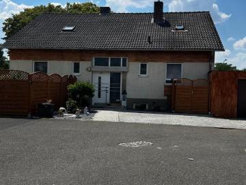 Haus mit 2 Wohneinheiten und Garten – ideal für Mehrgenerationen