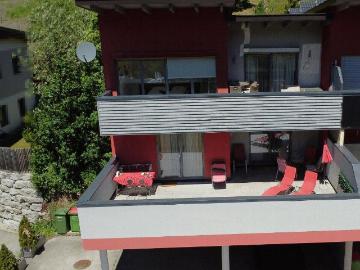 Haus mit 3 Appartements mit südseitiger Terrasse und südseitigem Balkon