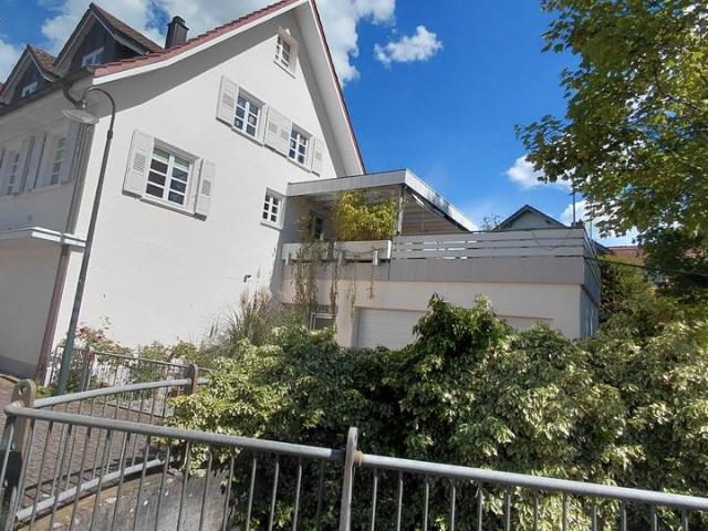 HAUS mit 3 WHG +1 Gewerbe+Garten+Hof+2 Garagen+3 Stellplätze