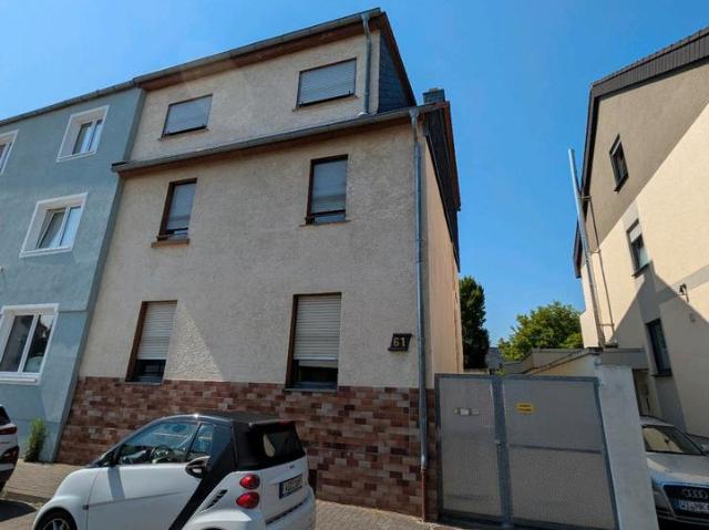 Haus mit 3 Wohnungen