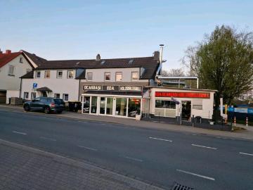 Haus mit 3 Wohnungen und 1 Gastronomiegeschäft und 1x Garage