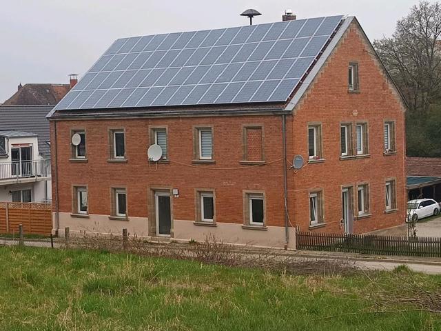 Haus mit 3 Wohniungen und Photovoltaik Anlage