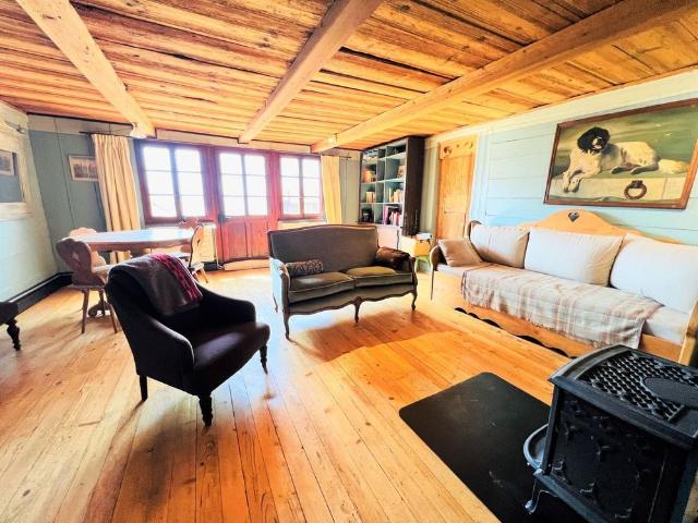 Haus mit viel Charme von 6,5 Zimmern renoviert Geräumig und Hell Ruhige Lage