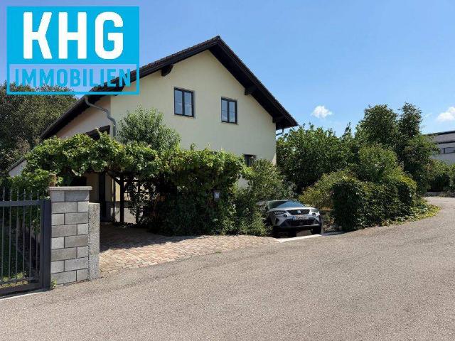HAUS MIT WEITBLICK, GARTEN & DOPPELGARAGE