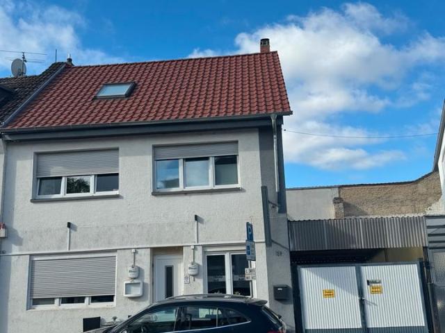 Haus mit wohn und Gewerbefläche