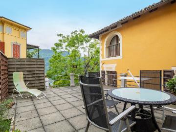 Haus mit zwei Wohnungen und einer schönen Terrasse
