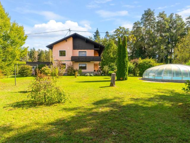 Haus mit Zwei Wohnungen, Großem Garten und Vielseitigen Nutzungsmöglichkeiten!