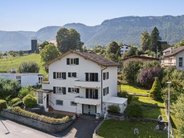 Haus mit zwei Wohnungen, Möglichkeit, eine dritte Wohnung zu schaffen. S.