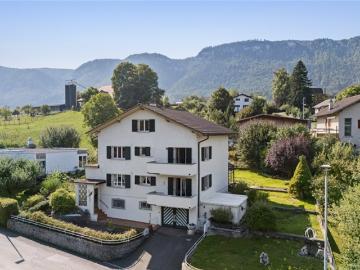Haus mit zwei Wohnungen, Möglichkeit, eine dritte Wohnung zu schaffen. S