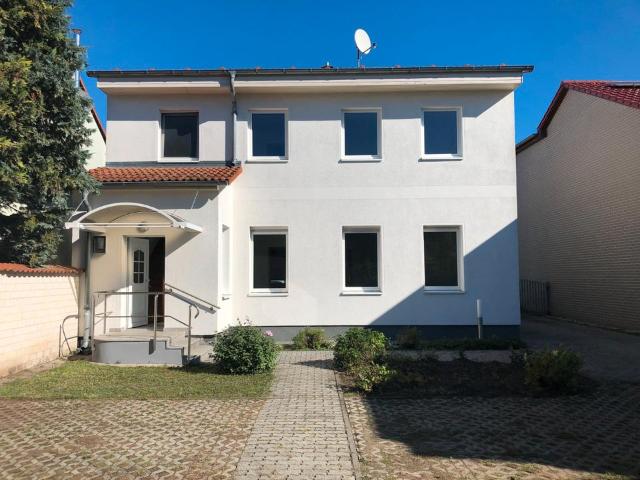 Haus mit zwei Wohneinheiten und großzügigem Garten in Neu Zittau