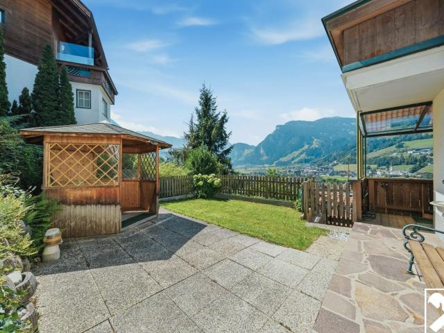 Haus mit Zwei Wohneinheiten und Panoramablick
