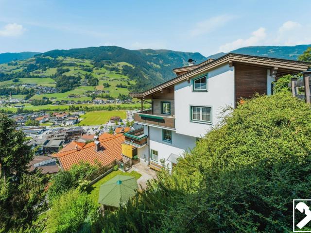 Haus mit zwei Wohneinheiten und Panoramablick