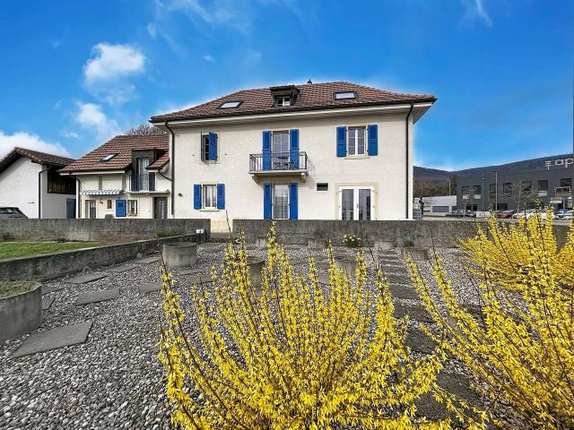 Haus mit zwei Wohnhäusern
