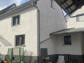 Haus mit Anbau und eine ScheuneWerkstatt