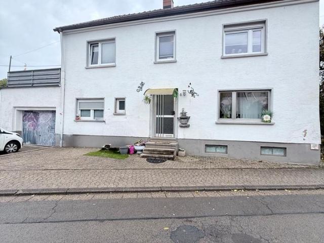 Haus mit Baugrundstück