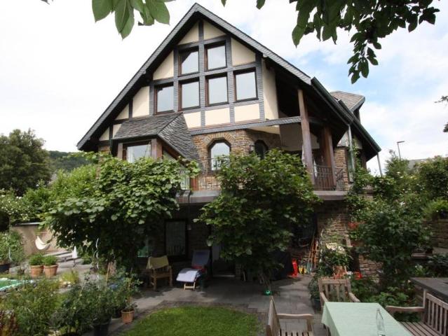 Haus mit Charakter an der Mosel, großem Grundstück und Naturpool