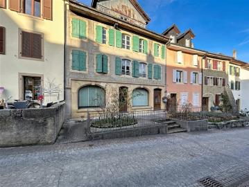 3 stöckiges Haus mit Dachboden und sehr schönen Gärten