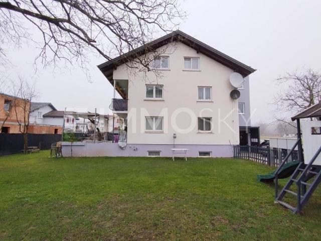 Haus mit drei Wohneinheiten