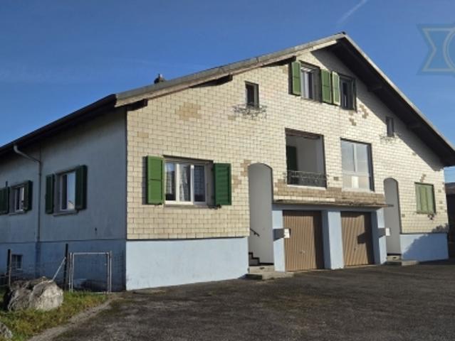 Haus mit einem großen Grundstück inmitten der Natur gelegen
