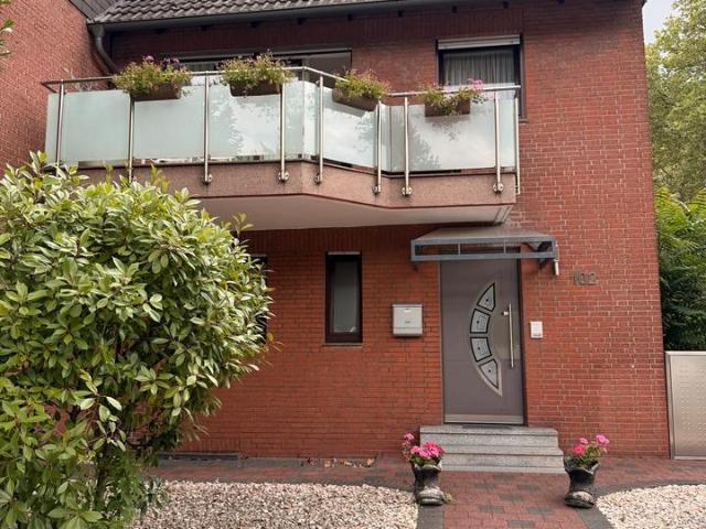 Haus mit Einliegerwohnung Wärmepumpe 2 Garagen ohne Makler