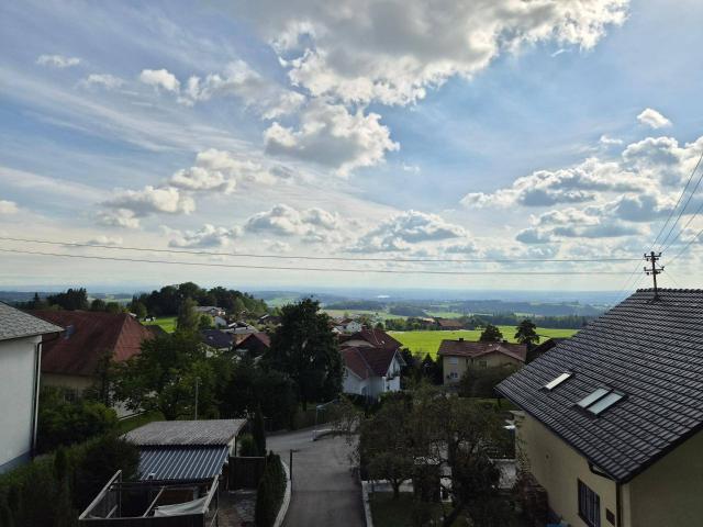 Haus mit Fernsicht in ruhiger Siedlungsendlage