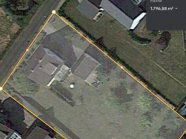 Haus mit Garten Garage