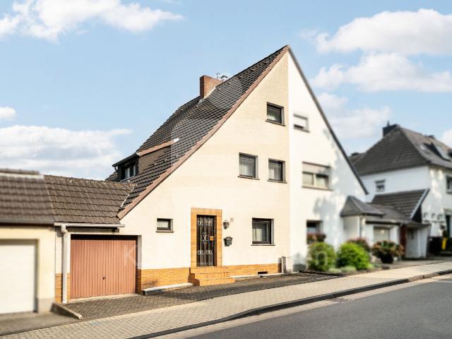 Haus mit Garten statt Wohnung! Kleine Doppelhaushälfte mit fantastischem Ausblick